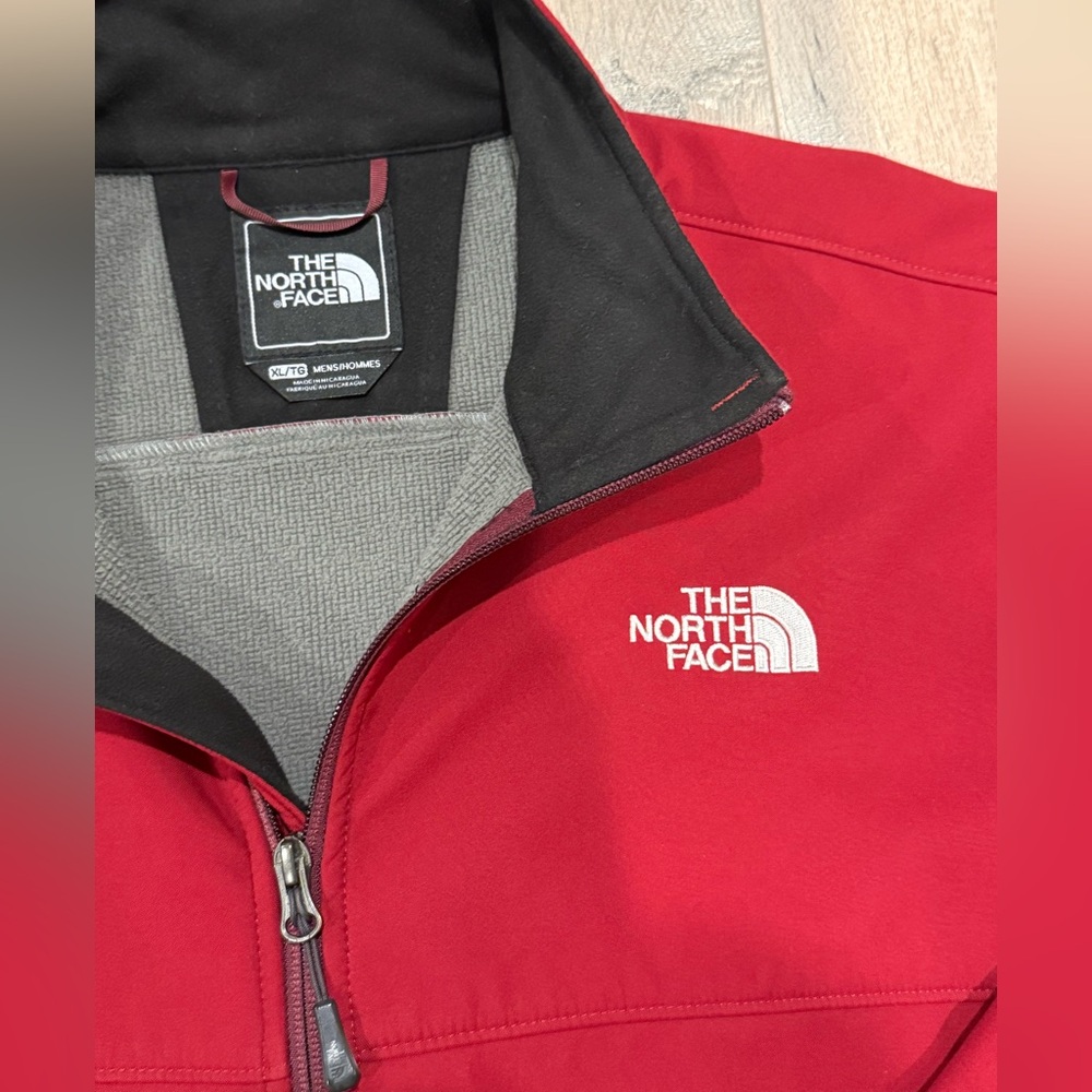 Mens North Face Bold Red Performance Jacket - Picture 2 of 3